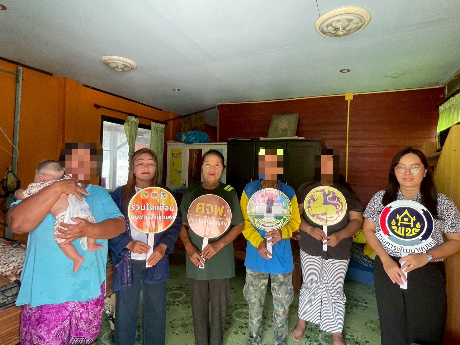 พช. ขามสะแกแสง ลงพื้นที่ตรวจเยี่ยมประเมินครัวเรือนตกเกณฑ์ จปฐ.ตามโครงการขจัดความยากจนและพัฒนาคนทุกช่วงวัยอย่างยั่งยืนตามหลักปรัชญาของเศรษฐกิจพอเพียง