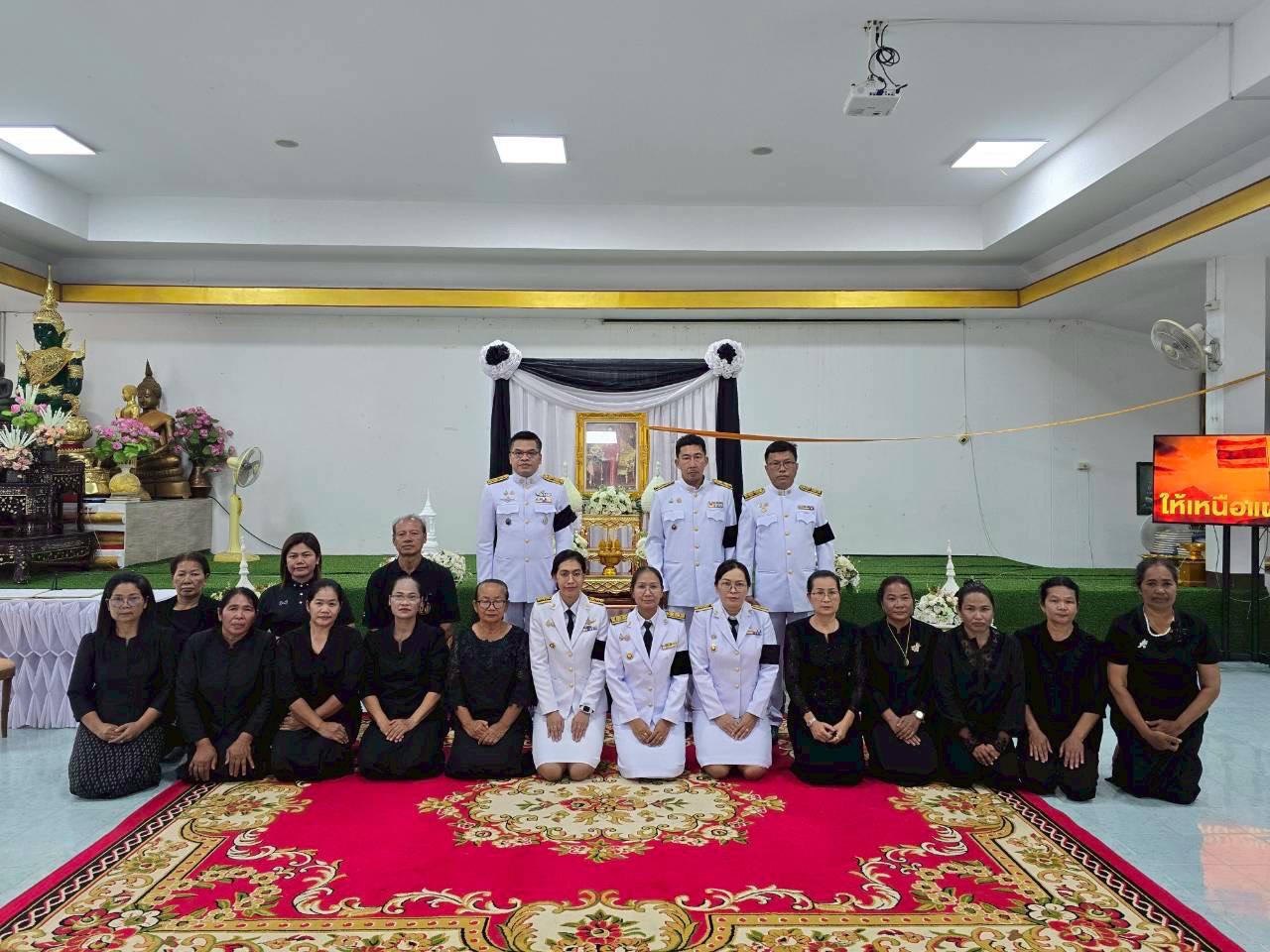 พช. ขามสะแกแสง ร่วมประกอบพิธีบำเพ็ญกุศลสวดพระพุทธมนต์ เพื่ออุทิศถวายพระราชกุศลแด่สมเด็จพระนางเจ้าสิริกิติ์พระบรมราชินีนาถ พระบรมราชนนีพันปีหลวง