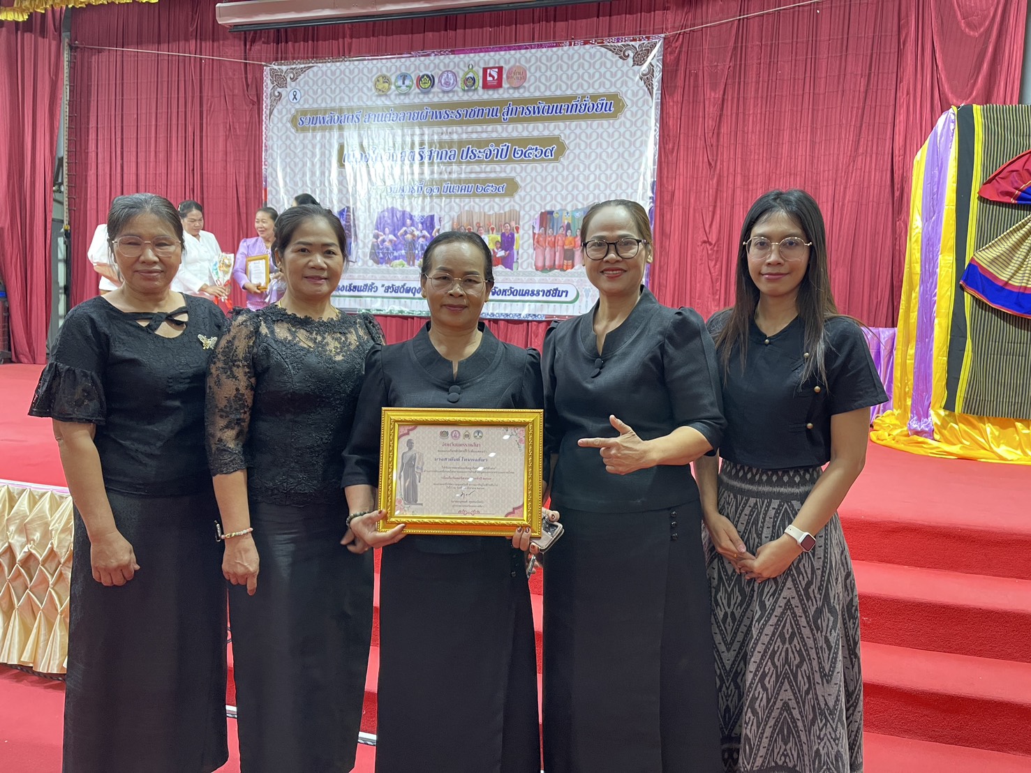 พช.ขามสะแกแสง ร่วมเฉลิมฉลอง "วันสตรีสากล ประจำปี 2569" พร้อมร่วมเชิดชูเกียรติสตรีผู้ทำคุณประโยชน์ 